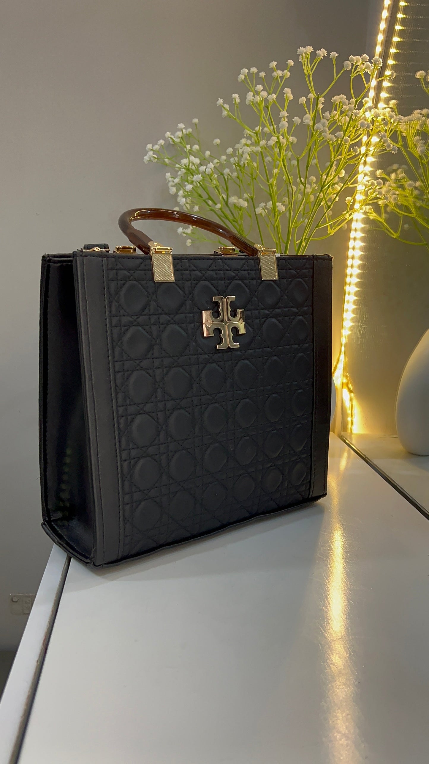 De Quli Black Handbag