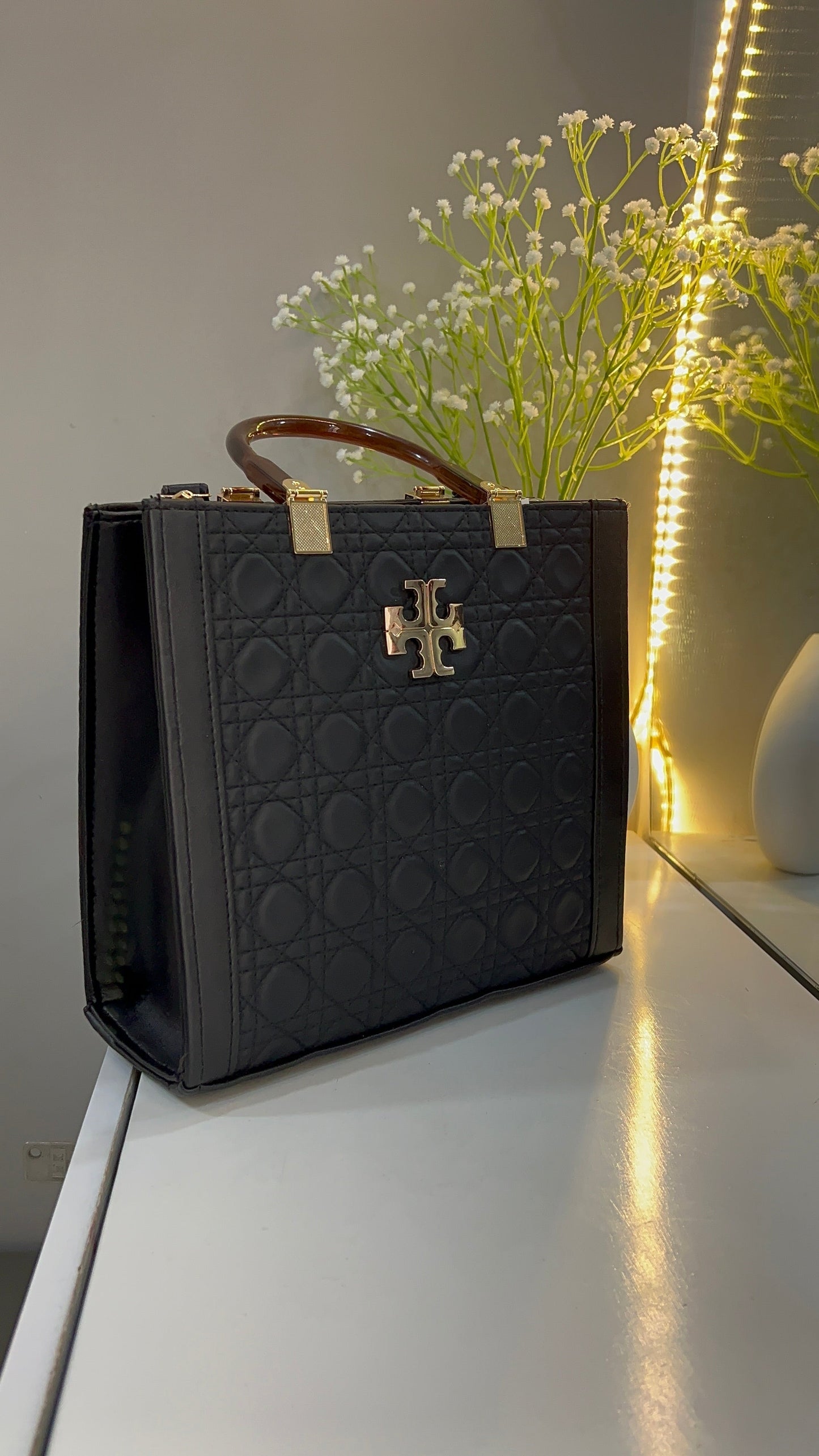 De Quli Black Handbag